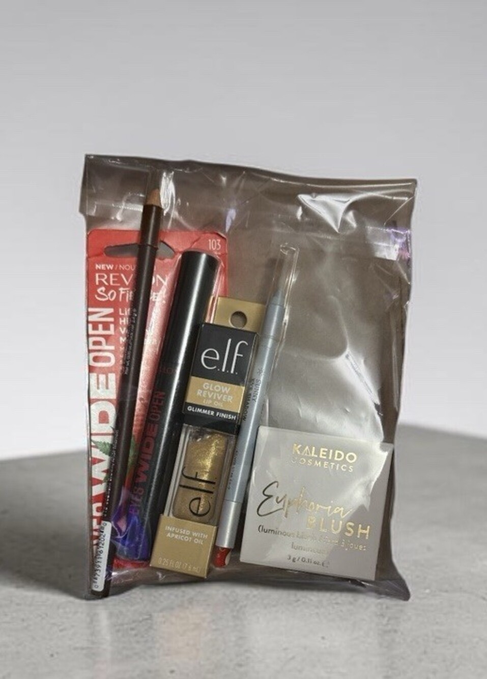 NIB GIFT BAGS OF MAKEUP PERFECT FOR GIFT GIVING